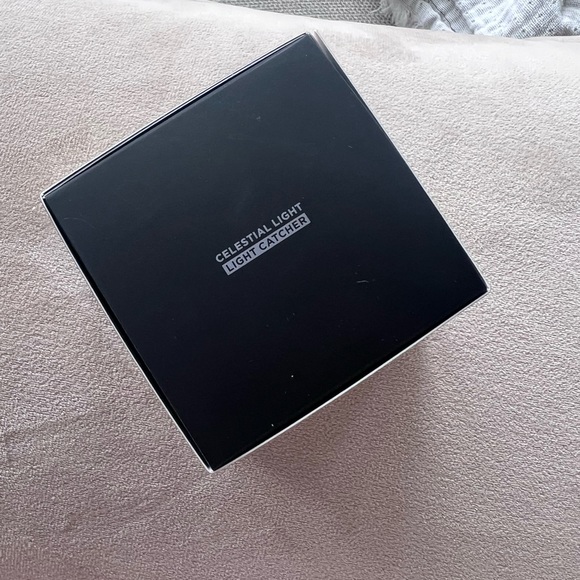 Laura Mercier - translecent loose setting powder - Picture 2 of 5